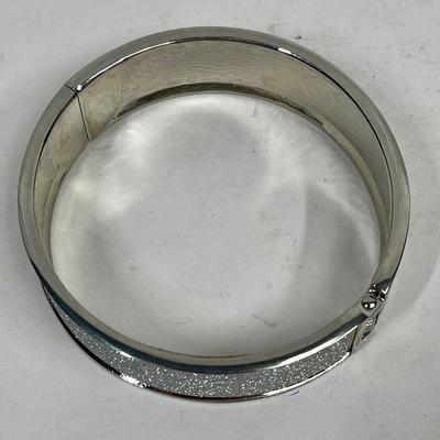 Vivi Bracelet Bangle Sparkly Band new without tag (Jewelry Lot #11)