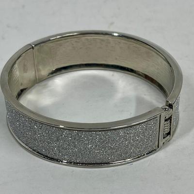 Vivi Bracelet Bangle Sparkly Band new without tag (Jewelry Lot #11)