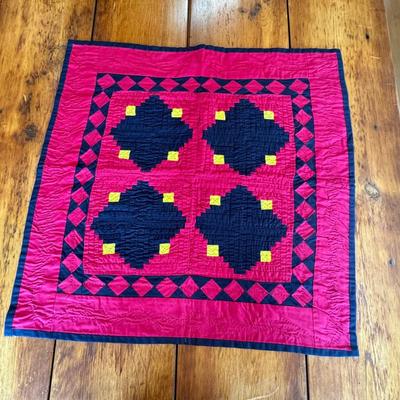 Small Quilt / wall hanging 24x24