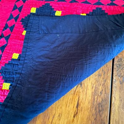 Small Quilt / wall hanging 24x24