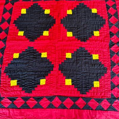 Small Quilt / wall hanging 24x24