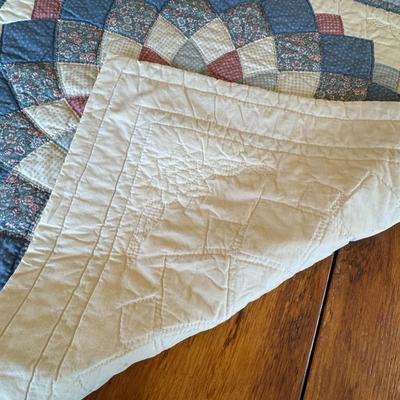 Mini quilt / wall hanging 34x34