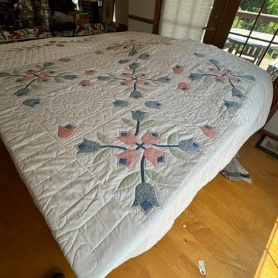 Queen Amish Quilt / handmade
