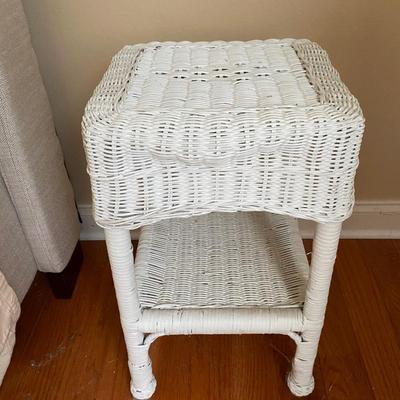 Square real wicker bedside or end table w/1 shelf