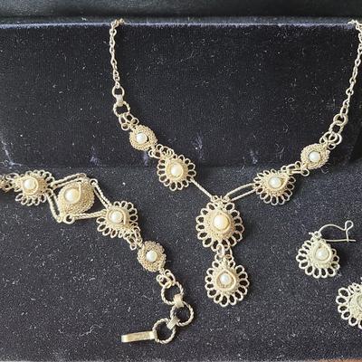 Vintage BOHO Floral wire wrap pearl set