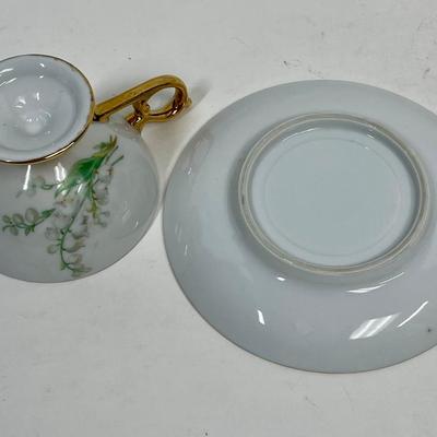 Teacup and saucer, star in cup