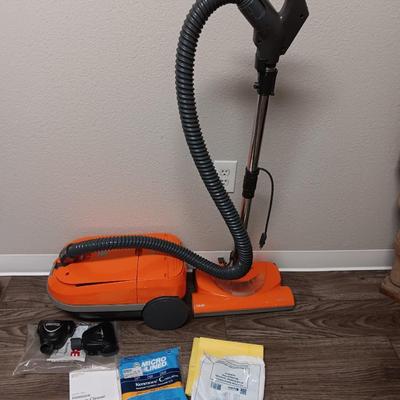 Kenmore Aspiradora Vacuum Cleaner - with accessories and all hand tools