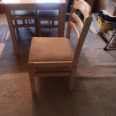 SOLID OAK DINING TABLE WITH 4 CHAIRS