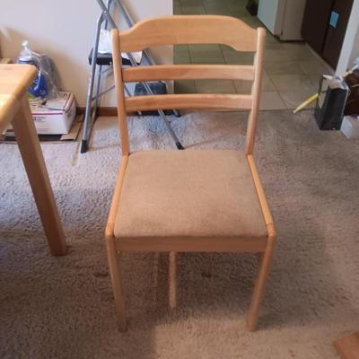 SOLID OAK DINING TABLE WITH 4 CHAIRS