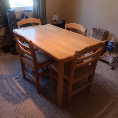 SOLID OAK DINING TABLE WITH 4 CHAIRS