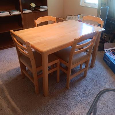SOLID OAK DINING TABLE WITH 4 CHAIRS