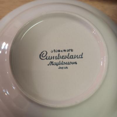 8 PLACE SETTING DINNERWARE STONEWARE