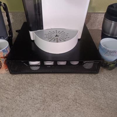 KEURIG SINGLE CUP COFFEE MAKER, PODS W/HOLDER, MUGS AND THERMOS