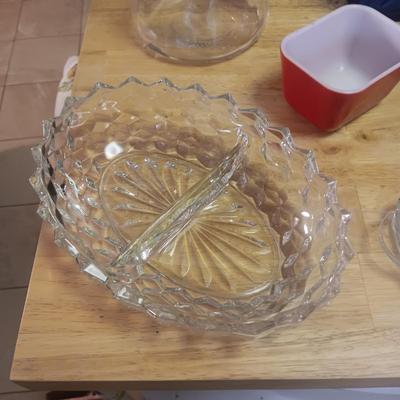 A VARIETY OF VINTAGE GLASSWARE