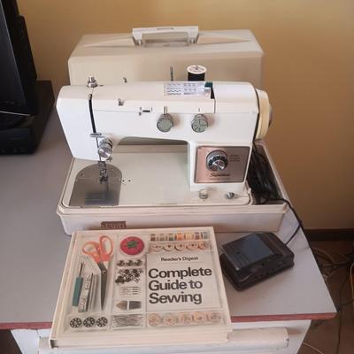 SIGNATURE ZIG ZAG SEWING MACHINE