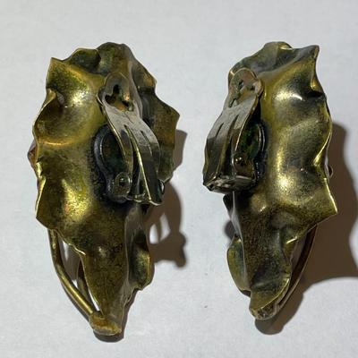 Vintage Geode Crystal Quartz Fragment Clip-on Earrings in Good Preowned Condition.