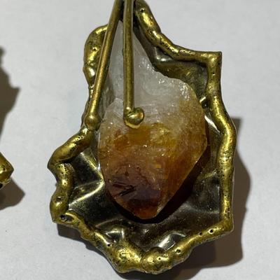 Vintage Geode Crystal Quartz Fragment Clip-on Earrings in Good Preowned Condition.