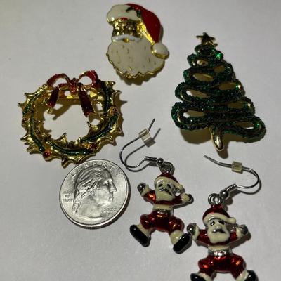 3-Vintage Christmas Pins & 1-Pair of Santa Fashion Earrings in Very Good Preowned Condition.