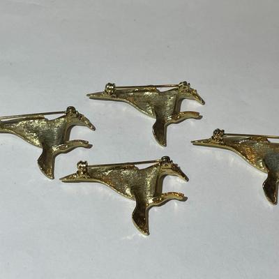 4-Vintage Ducks/Seagulls Fashion Pins/Brooches in Very Good Preowned Condition as Pictured.