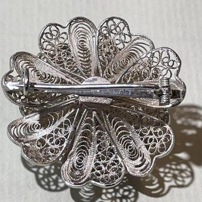 Vintage/Antique .800/.900/Sterling Silver Filigree Flower Pin in VG Preowned Condition.