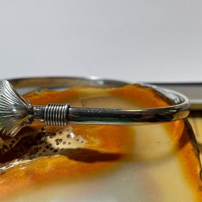 Vintage Scallop Shell Cape Cod Sterling Silver Bangle Bracelet Standard Size in Good Preowned Condition.