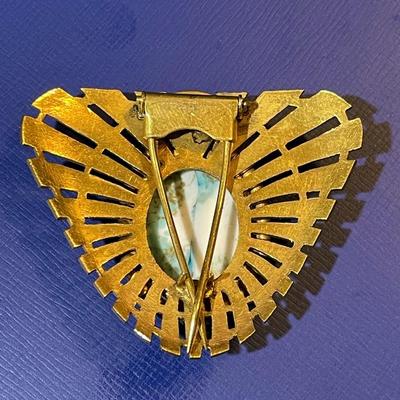 Vintage Mid-Century Fur Clip Pin/Brooch in VG Preowned Condition.