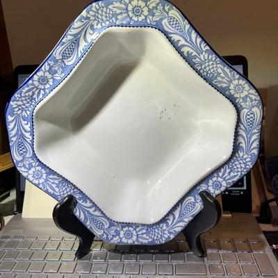 Vintage Woods & Sons "Wincanton" Large Veggie Dish 9" x 9" in Good Preowned Condition.