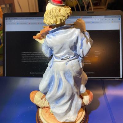 Da Vinci Collection Porcelain Clown Figurine 10.25" Tall Playing a Violin in VG Preowned Condition.