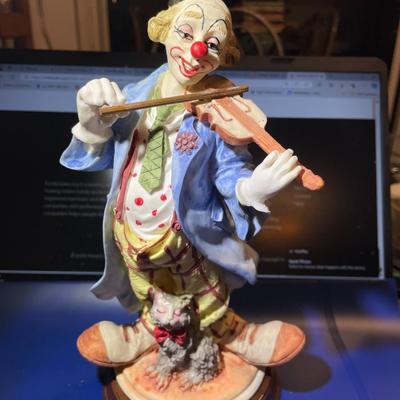 Da Vinci Collection Porcelain Clown Figurine 10.25" Tall Playing a Violin in VG Preowned Condition.