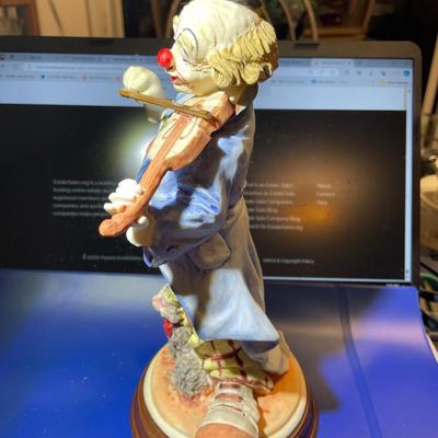Da Vinci Collection Porcelain Clown Figurine 10.25" Tall Playing a Violin in VG Preowned Condition.