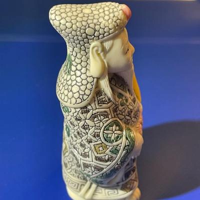 Asian Resin 3" Netsuke Style Figure in VG Preowned Condition.