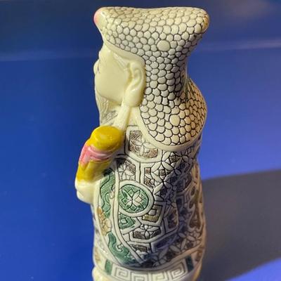 Asian Resin 3" Netsuke Style Figure in VG Preowned Condition.