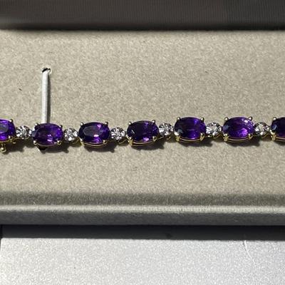 Ladies 14K Oval Amethysts & Diamond Chip Tennis Bracelet 5.4-Pennyweights TW 7" Long in VG Never Worn Condition as Pic'd.