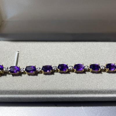 Ladies 14K Oval Amethysts & Diamond Chip Tennis Bracelet 5.4-Pennyweights TW 7" Long in VG Never Worn Condition as Pic'd.