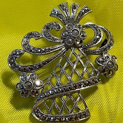 Vintage Sterling Silver Marcasite Flower Bouquet Pin/Brooch in VG Preowned Condition.