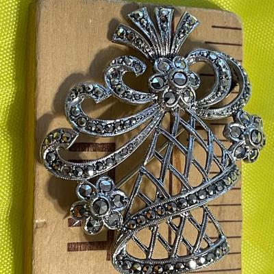 Vintage Sterling Silver Marcasite Flower Bouquet Pin/Brooch in VG Preowned Condition.