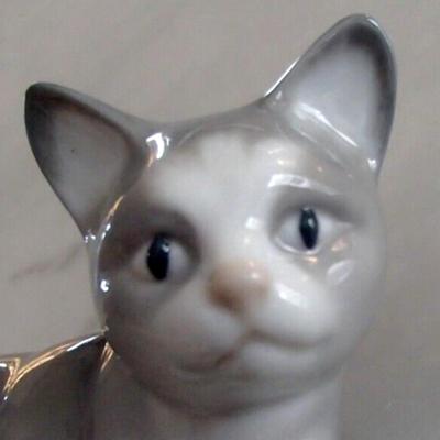 NAO Retired by Lladro 7428 "Kitty's Christmas" Cat Claying w Santa's Hat -NIB/Santa Hat Tin.