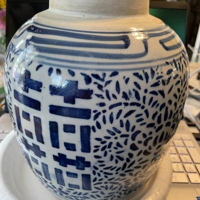 Antique Chinese Double Happiness Blue & White Ceramic Ginger Jar 9" Tall No Lid in VG Condition.