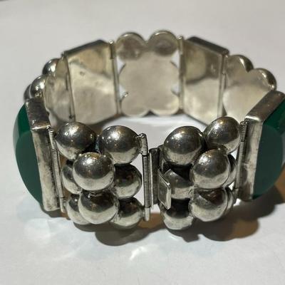 Vintage Mid-Century Mexican Sterling Silver .925 Green Onyx Bracelet 7.25 " Long 64.8 Grams TW as Pictured.