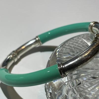 Vintage Estate Milor .925 Sterling Silver Spring Hinged Bangle Bracelet in Good Preowned Condition.