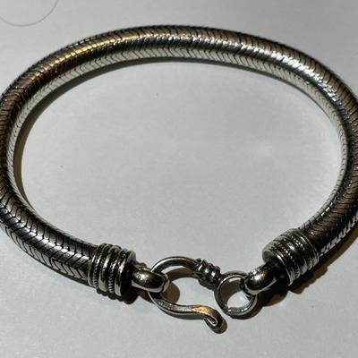 Vintage .925 Sterling Silver 8" Solid Snake Style Bracelet in Very Good Preowned Condition. (62.6 Grams TW).