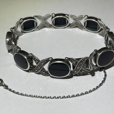 Vintage .925 Sterling Silver Onyx & Marcasite 7.5" Bracelet and 1/2" Wide 21.7 Grams TW in Good Preowned Condition.