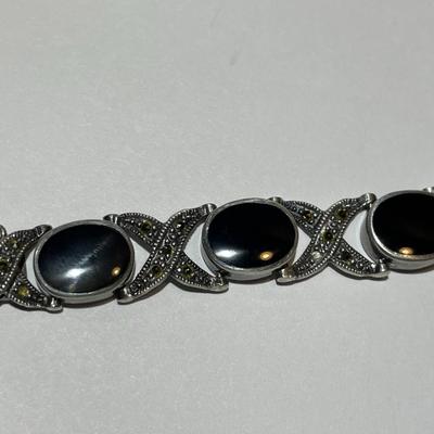 Vintage .925 Sterling Silver Onyx & Marcasite 7.5" Bracelet and 1/2" Wide 21.7 Grams TW in Good Preowned Condition.