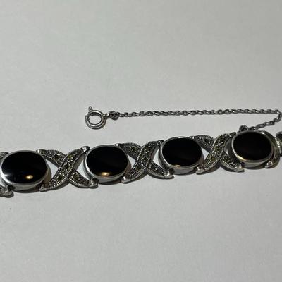 Vintage .925 Sterling Silver Onyx & Marcasite 7.5" Bracelet and 1/2" Wide 21.7 Grams TW in Good Preowned Condition.
