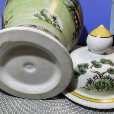 Chinese 20th Century Modern 12" Tall Ginger Jar Cannister in Good Preowned Condition.