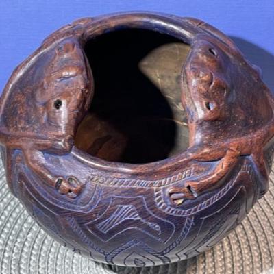 Vintage Scarce Brazil Signed Reis Para Frog Pottery Bowl 6" x 5" in VG Preowned Condition.