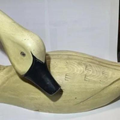 VINTAGE Large 17" White Swan/Goose Wooden Decoy Hand Carved 18" Long in Good Preowned Condition.
