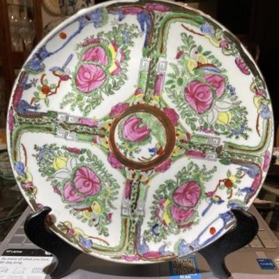 Vintage Rose Medallion 10" Diameter Plate Made in Macau with Wooden Plate Stand in Good Condition.