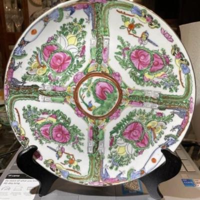 Vintage Rose Medallion 10" Diameter Plate Made in Macau with Wooden Plate Stand in Good Condition.