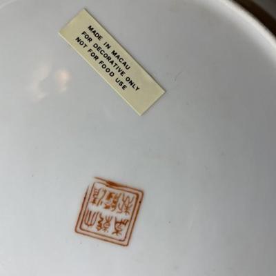 Vintage Rose Medallion 10" Diameter Plate Made in Macau with Wooden Plate Stand in Good Condition.